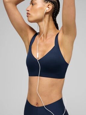 Alo Yoga Airlift Strength Bra in Navy